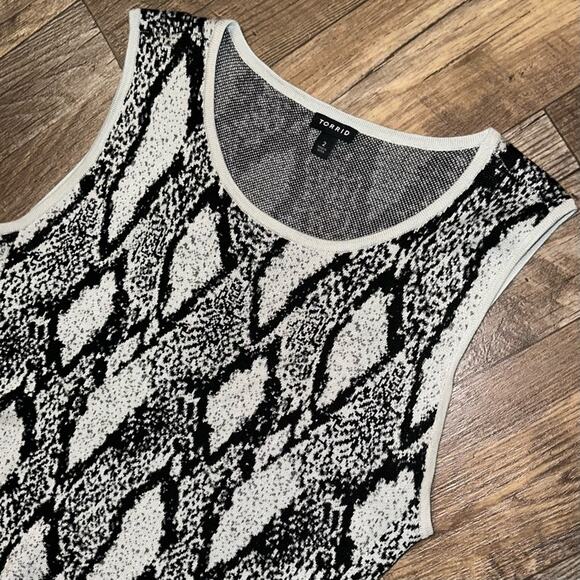 Torrid Snakeskin Print Grey Sweater Knit Trapeze Dress Size 2X - Picture 4 of 16